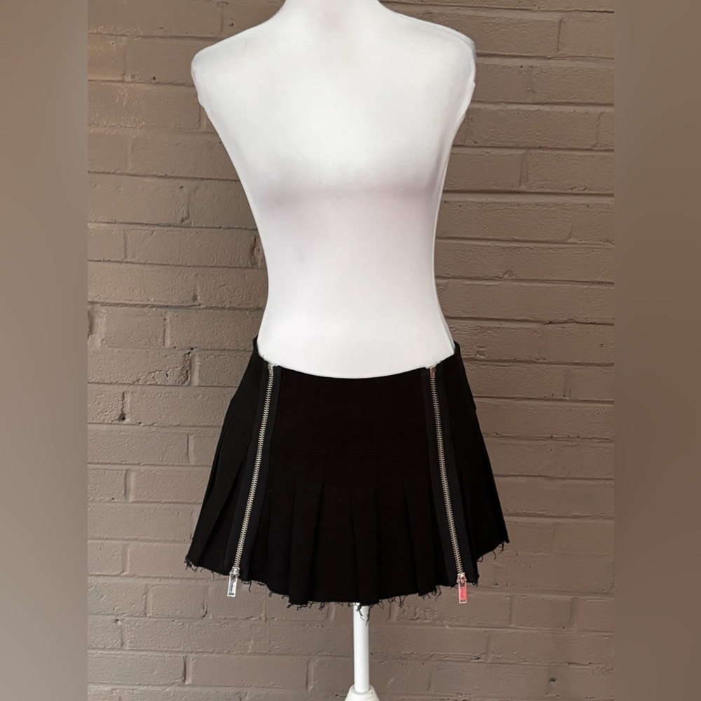 Dolls Kill Widow   black double zip pleated skirt M